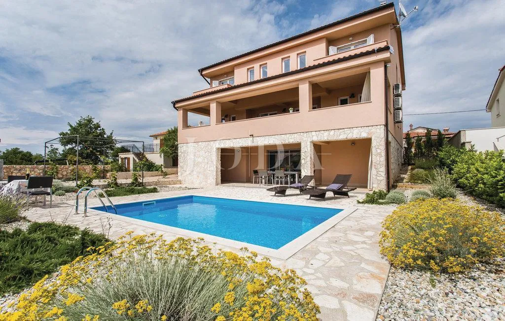 Moderna kuća s bazenom i pogledom na more, otok Krk - cover