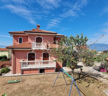 Kostrena obiteljska kuća sa 4 stana - cover