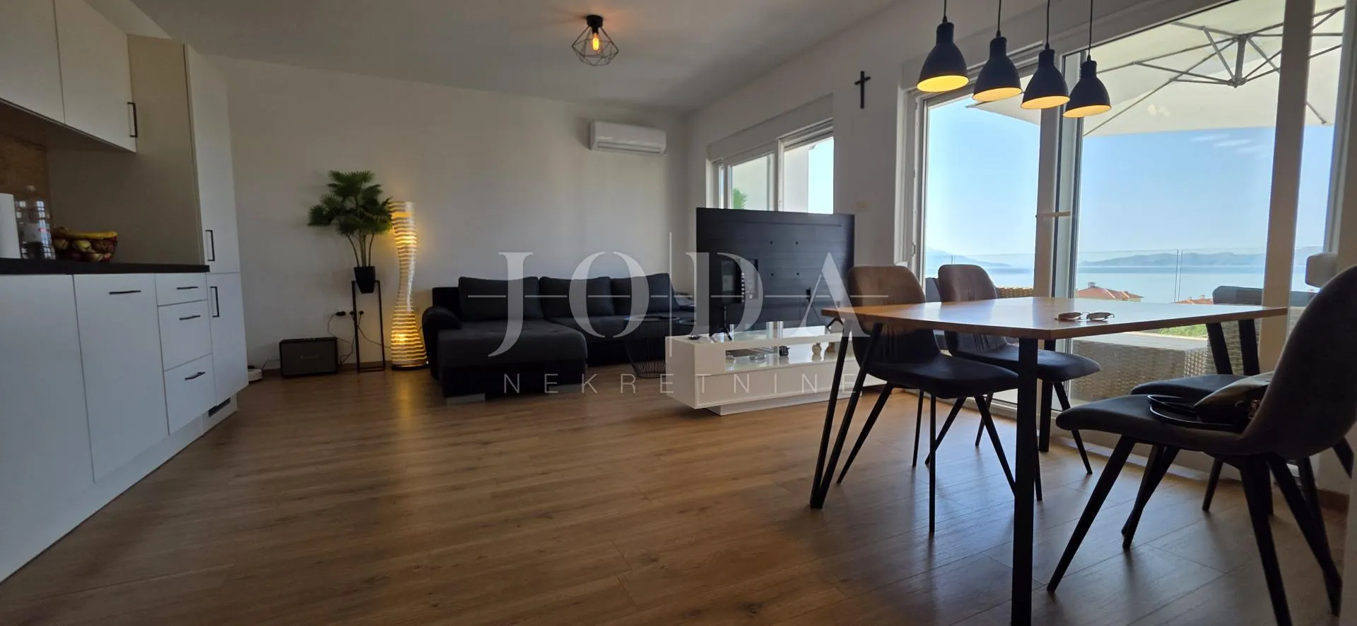 Novo uređeni stan 67m2 s panoramskim pogledom na more. - cover