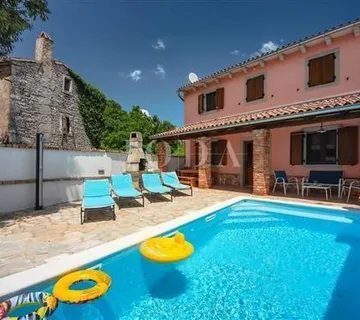 Barban, okolica, renovirana kuća sa bazenom u malom istarskom mjestu - cover