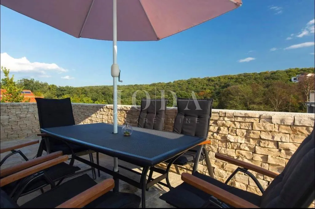 Penthouse s pogledom na more i vrtom, 300 m od mora, Njivice, otok Krk  - cover