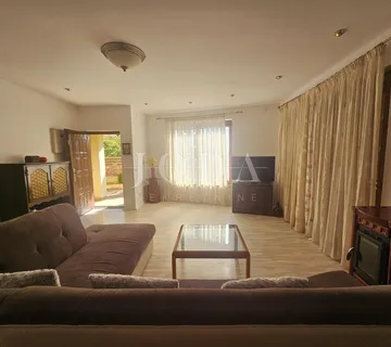 Apartman u prizemlju s velikom okućnicom - cover