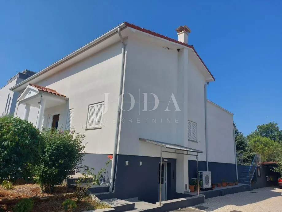 Samostojeća kuća sa uređenom okućnicom,okolica POREČA - cover