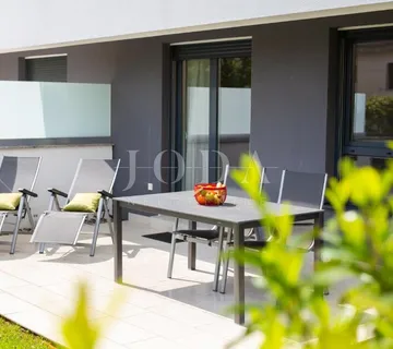 Dva moderna apartmana na izvrsnoj lokaciji blizu mora - cover