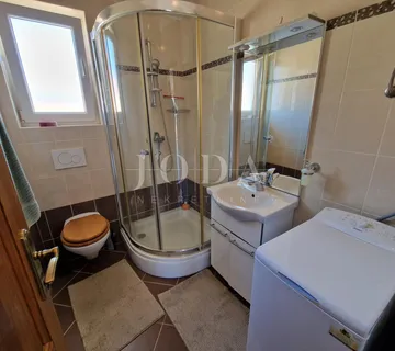 Kuća u nizu s dva apartmana - okolica Malinske, otok Krk - cover