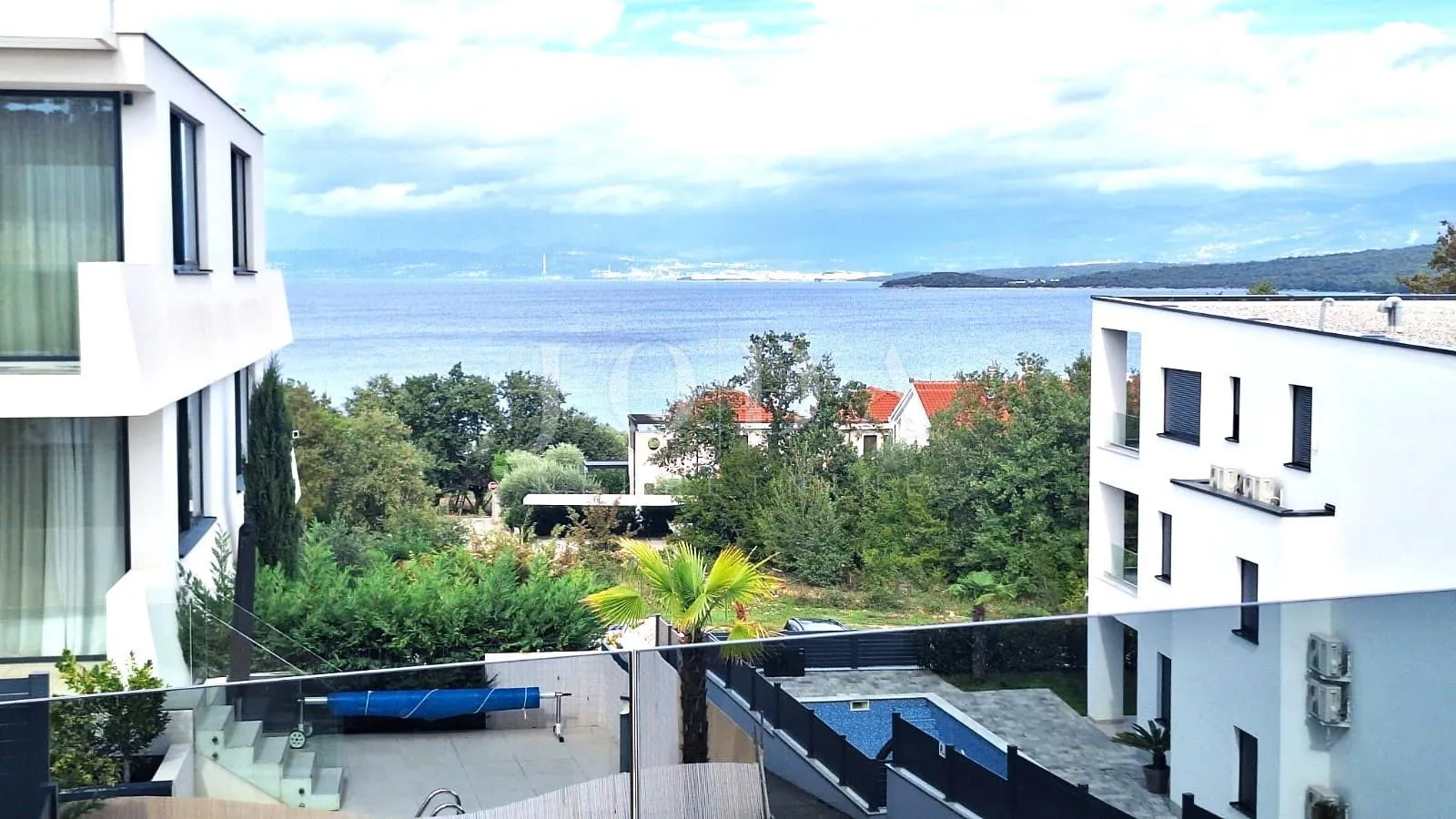 Apartman s bazenom na prestižnoj lokaciji! - cover