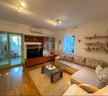 Apartman s velikim vrtom,Novigrad - cover