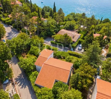 JADRANOVO, kuća na izvrsnoj lokaciji - Jadranovo, Crikvenica