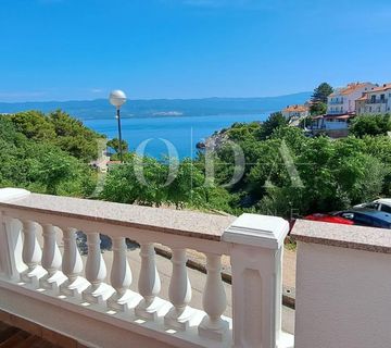 Vrbnik - apartmanska kuća 100 m od plaže - cover