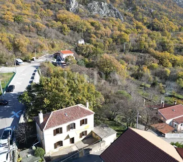 Križišće primorska kuća u centru mjesta - Križišće, Kraljevica