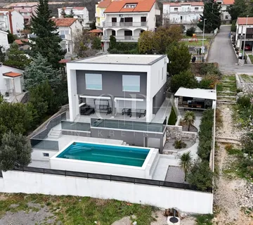 Novi Vinodolski moderna kuća sa bazenom,1.red do mora - cover