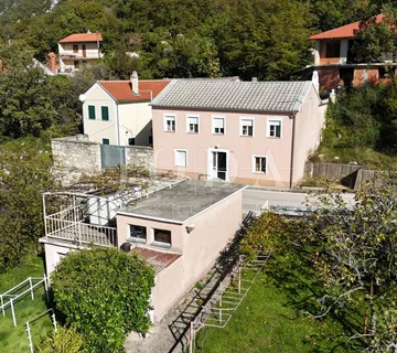 Šarmantna kuća s pogledom na more u mirnom zaleđu Crikvenice - cover