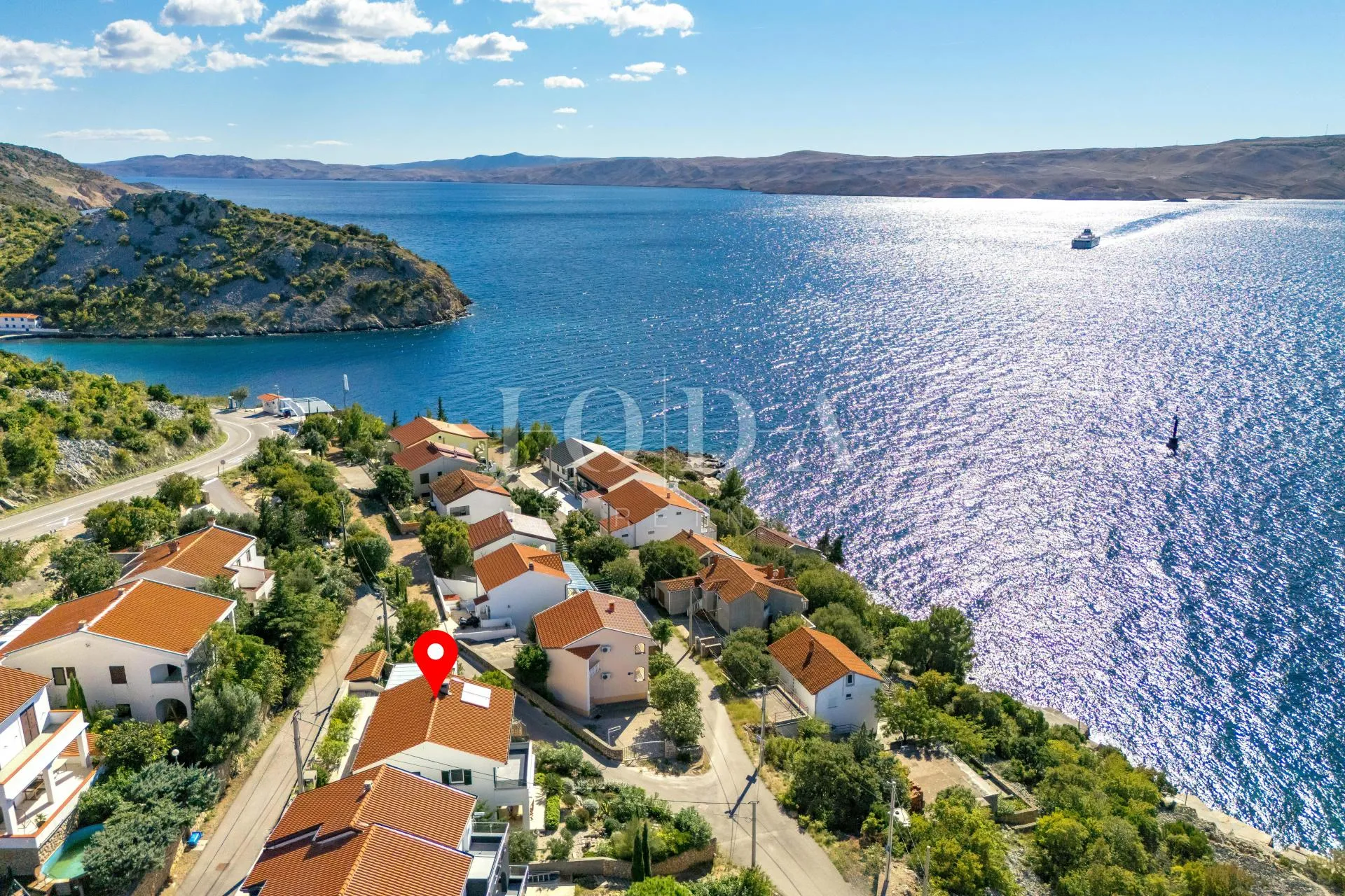 Prizna kuća blizu mora - cover