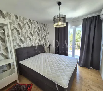 Kuća s bazenom u fazi renovacije, otok Krk - cover