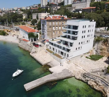 RIJEKA – PEĆINE | Luksuzan stan na 2. katu, prvi red do mora