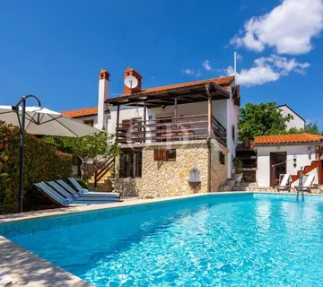Samostojeća kuća sa bazenom na Otoku Krku - Vrbnik
