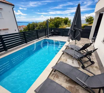 Crikvenica, stan sa bazenom - cover