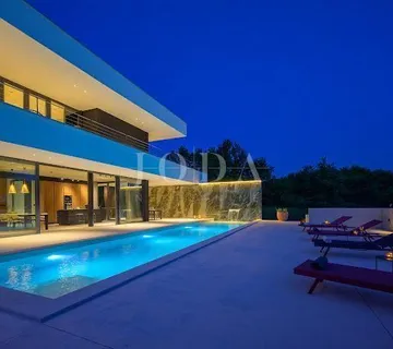 Grožnjan, zadivljujuća luksuzna dizajnerska Villa