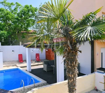 Otok Krk - Kuća s dva stana i bazenom - cover