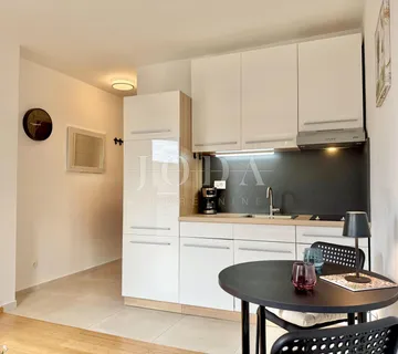 Moderan studio apartman svega 250 m od mora, Njivice - cover