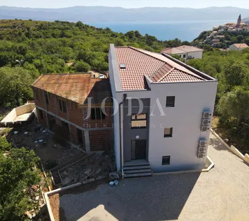 Otok Krk Vrbnik stan sa bazenom u novogradnji
