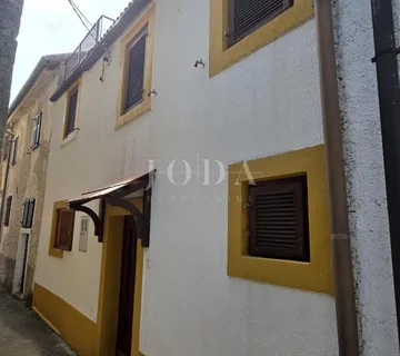 Jablanac kuća u centru mjesta - cover