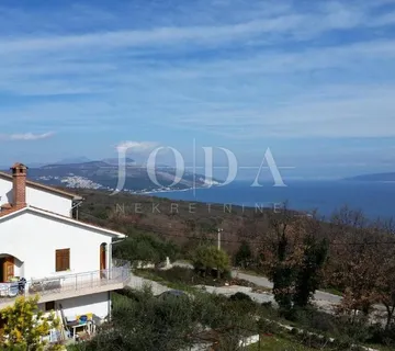 Labin, okolica, kuća sa šest apartmana i pogledom na more
