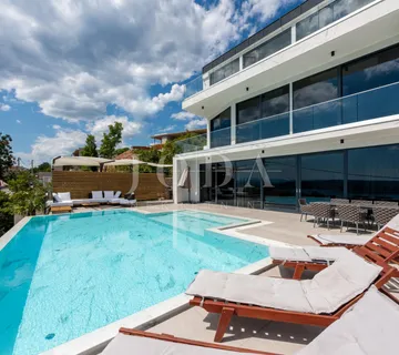 Moderna obiteljska kuća na prodaju - Crikvenica