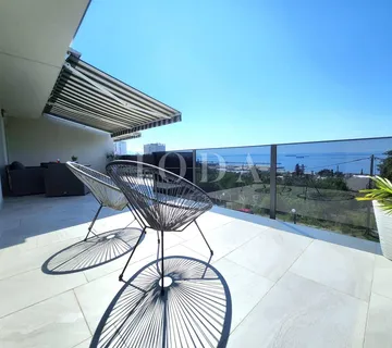 Turnić – Luksuzan 3S+DB s terasom i pogledom na more - cover