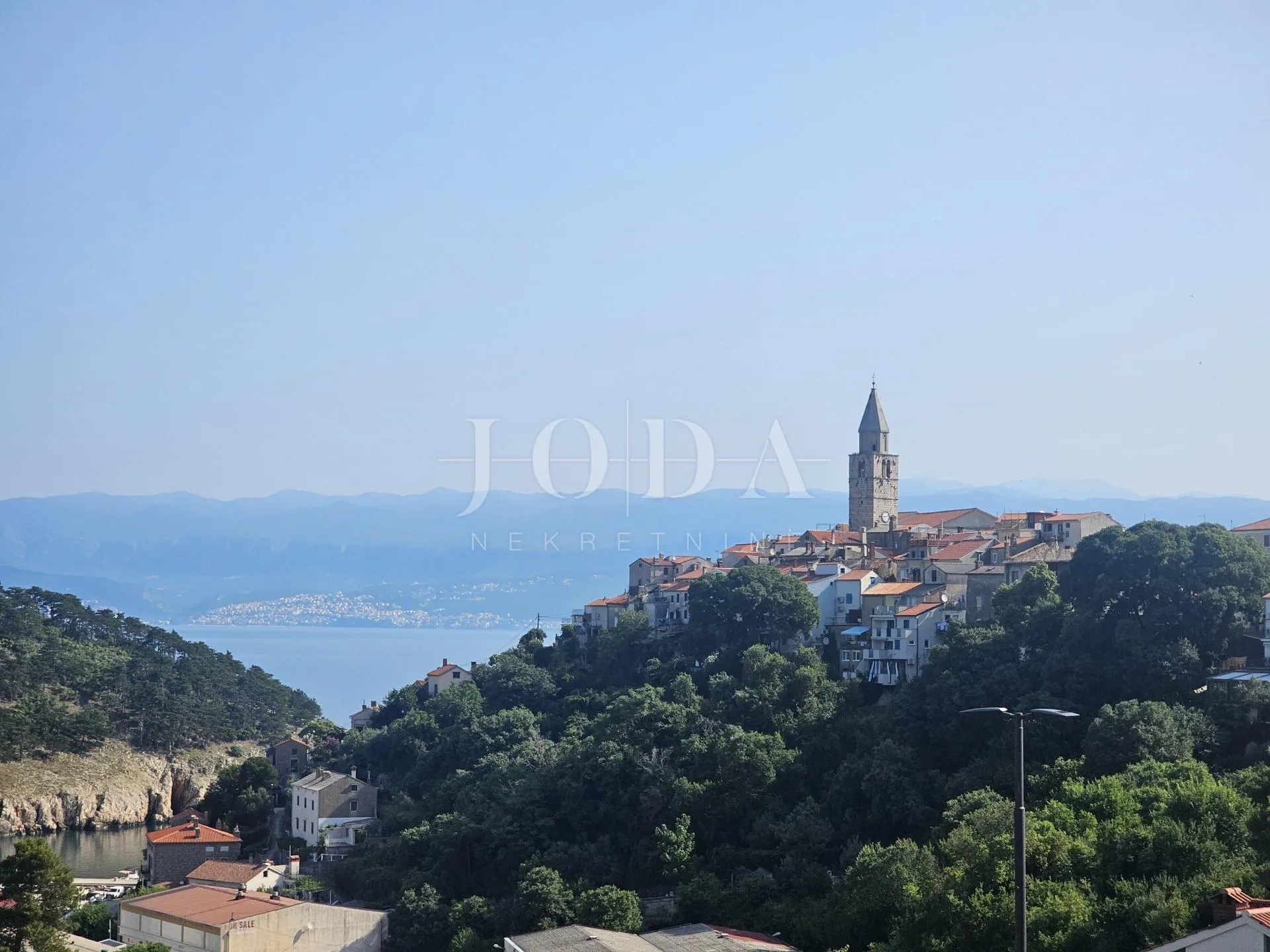 Vrbnik - novi apartman u prizemlju s pogledom na more - cover
