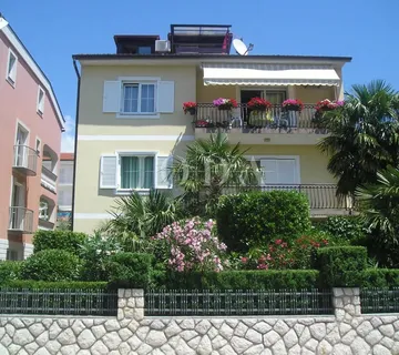 Kuća sa 5 apartmana - cover