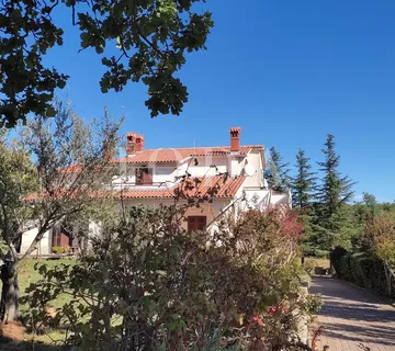 Labin, obiteljska kuća u blizini centra grada - cover