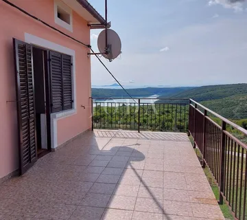 Barban, okolica, obiteljska kuća sa pogledom na more