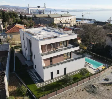 Kantrida - Luksuzan stan s privatnom okućnicom - Rijeka