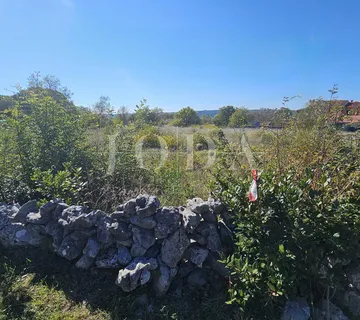 Građevinsko zemljište okruženo zelenilom,Labin okolica