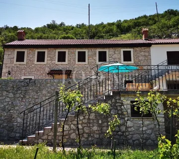 Bribir, dvije povezane kuće s prostranom okućnicom - cover