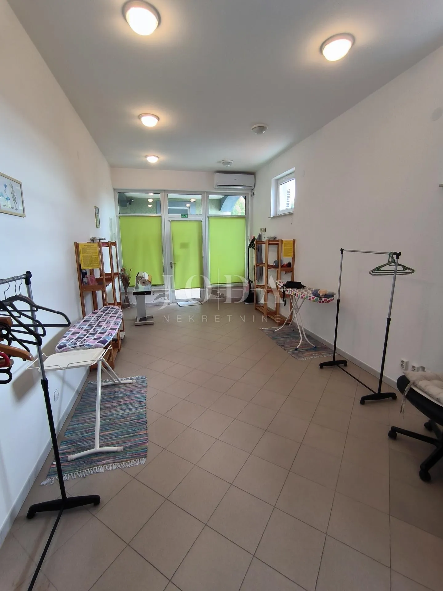 Poslovni prostor na odličnoj lokaciji u Novom Vinodolskom  - cover