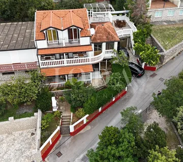Prodaja dvojne kuće u Novom Vinodolskom, atraktivna lokacija - Novi Vinodolski
