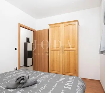 Pula, kuća sa bazenom na mirnoj lokaciji - cover