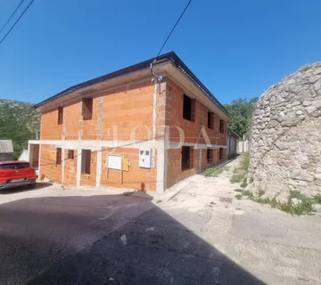 Drivenik  kuća sa dva stana - cover