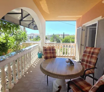 Cesarica apartman sa okućnicom blizu mora - Cesarica, Karlobag