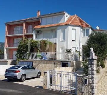 Novi Vinodolski, apartmanska kuća