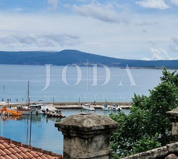 Crikvenica, kuća u centru sa uhodanim turističkim poslovanjem  - cover