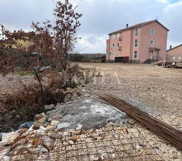 Viškovo – građevinsko zemljište 860 m² s građevinskom dozvolom - cover