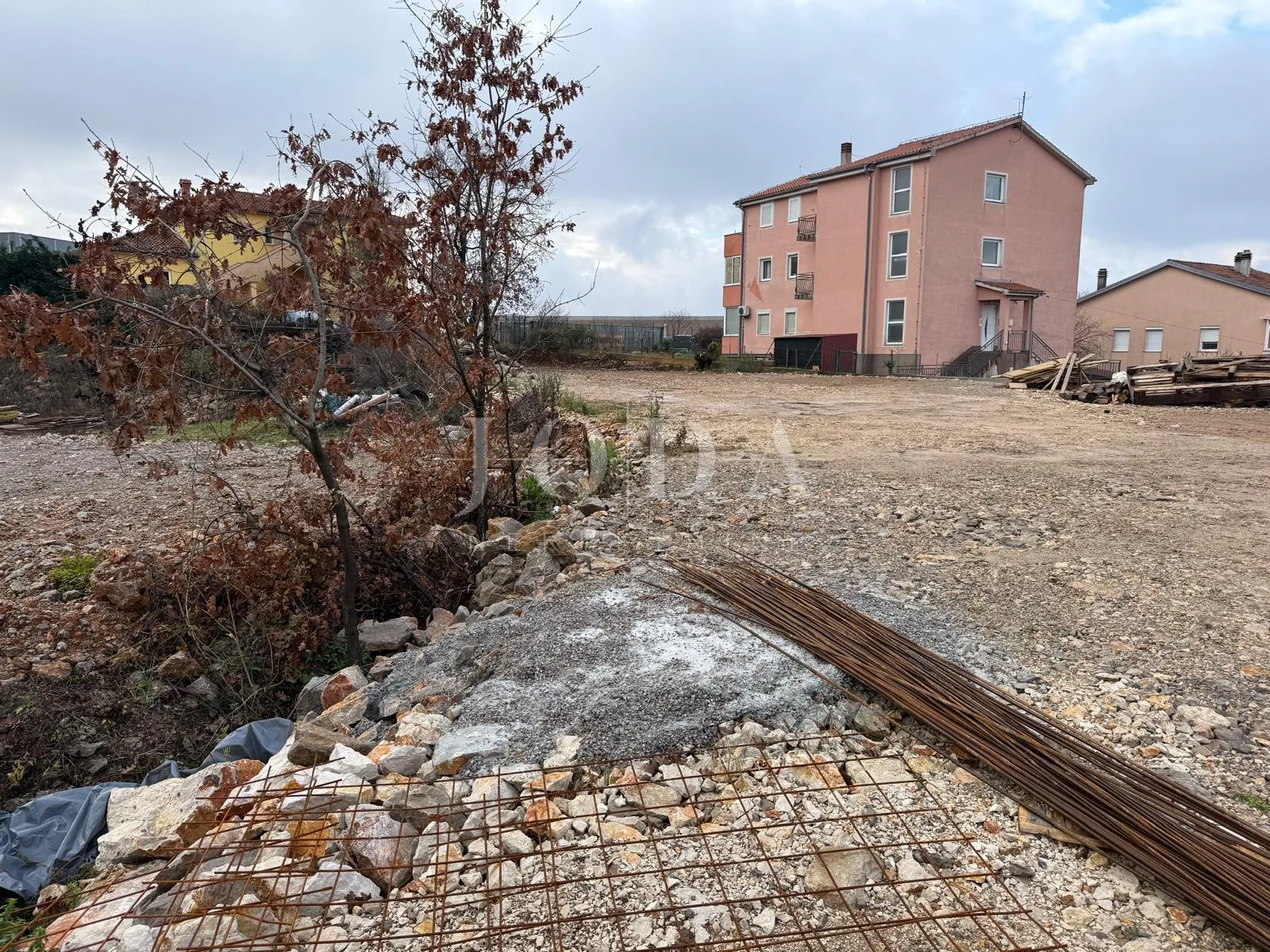 Viškovo – građevinsko zemljište 860 m² s građevinskom dozvolom - cover