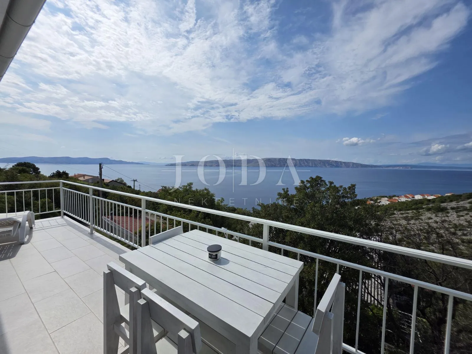 SENJ, kuća sa dva stana i prekrasnim pogledom - cover