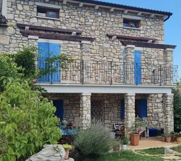 Labin, okolica, kamena kuća sa bazenom