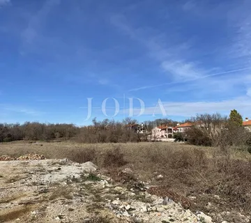 Labin, veliko građevinsko zemljište na traženoj lokaciji