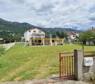 Tribalj, lijepa kuća sa velikom okućnicom - cover