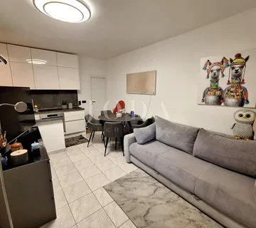 Jednosoban apartman na odličnoj lokaciji blizu mora - cover